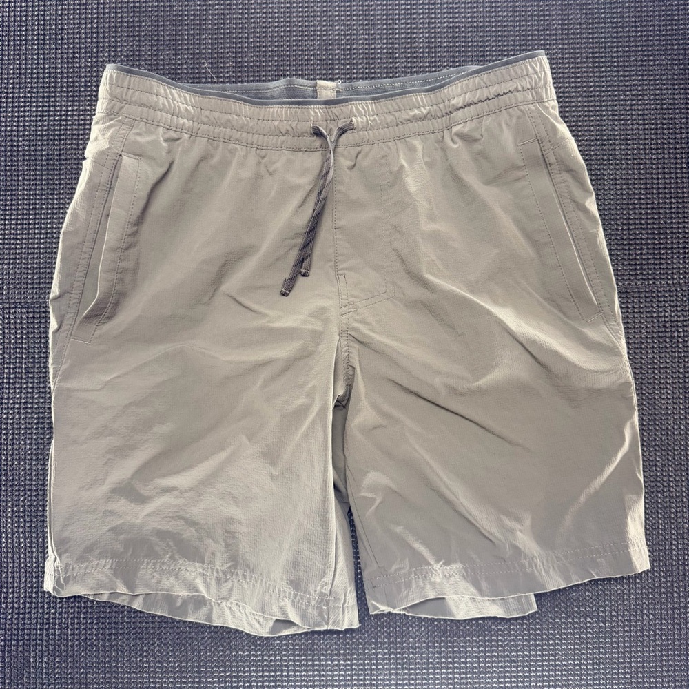 Kuhl Men's Cargo Shorts in Light Gray